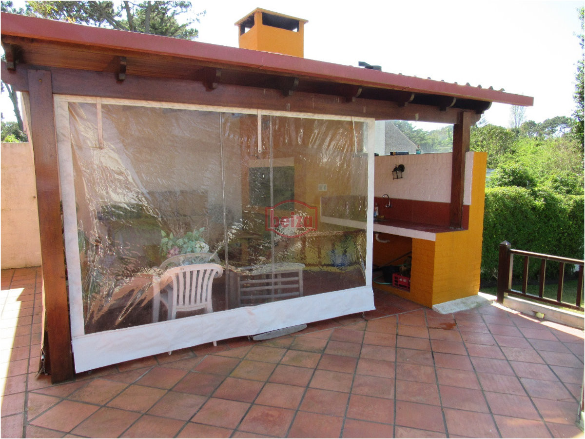 Casa ID.164359/Chalet-de-6-dormitorios-en-pda-10-de-playa-mansa - Casa en Punta del Este, Roosevelt