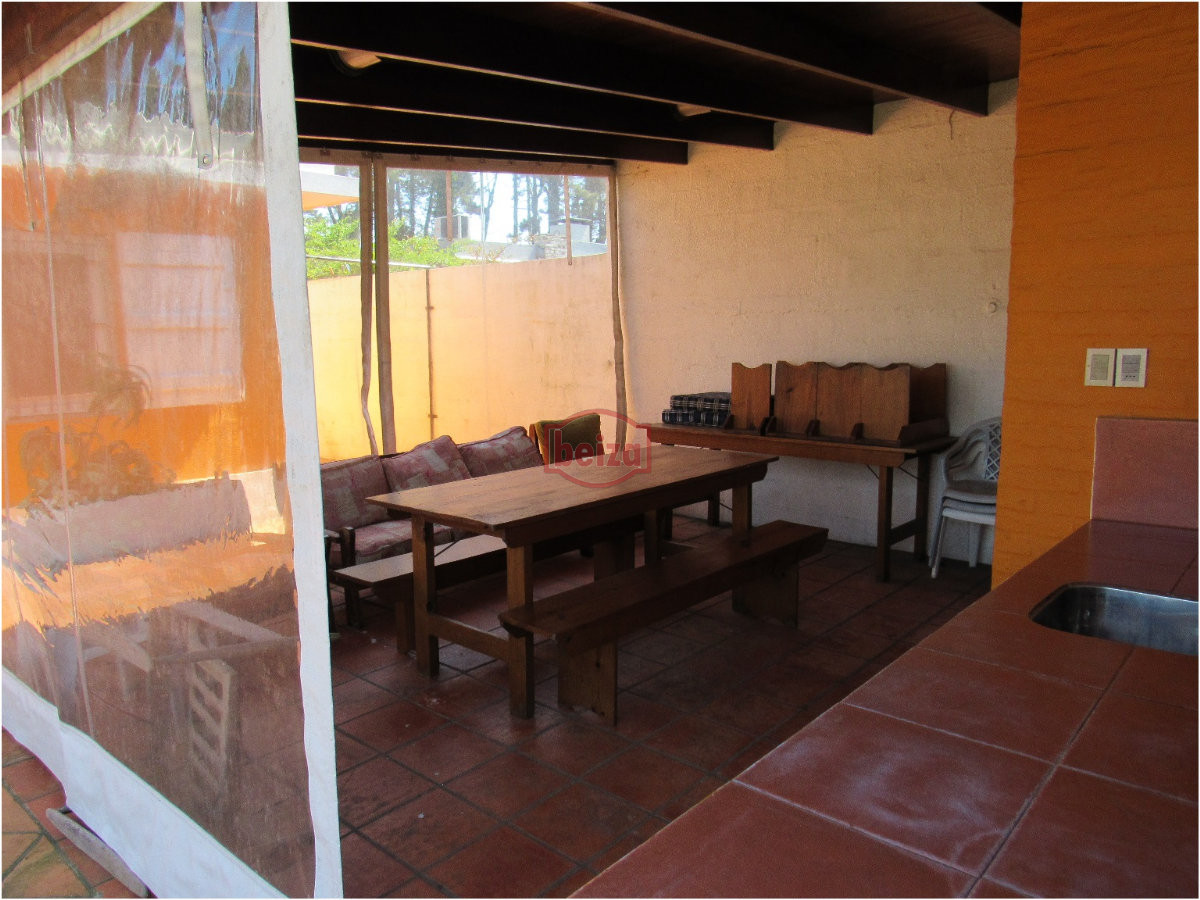 Casa ID.164359/Chalet-de-6-dormitorios-en-pda-10-de-playa-mansa - Casa en Punta del Este, Roosevelt