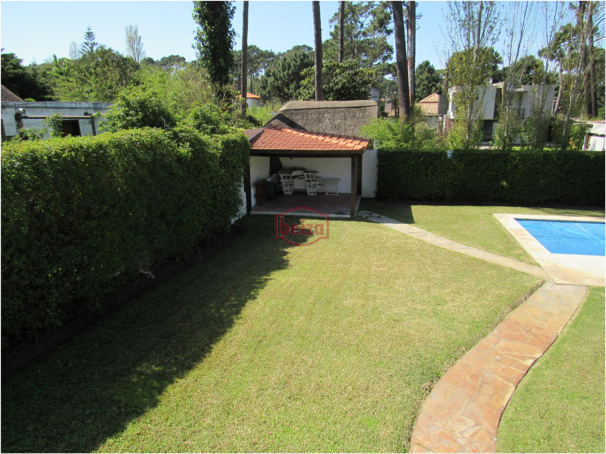Casa ID.164359/Chalet-de-6-dormitorios-en-pda-10-de-playa-mansa - Casa en Punta del Este, Roosevelt