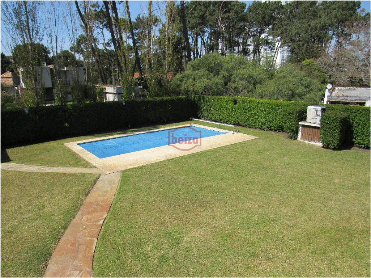 Casa ID.164359/Chalet-de-6-dormitorios-en-pda-10-de-playa-mansa - Casa en Punta del Este, Roosevelt