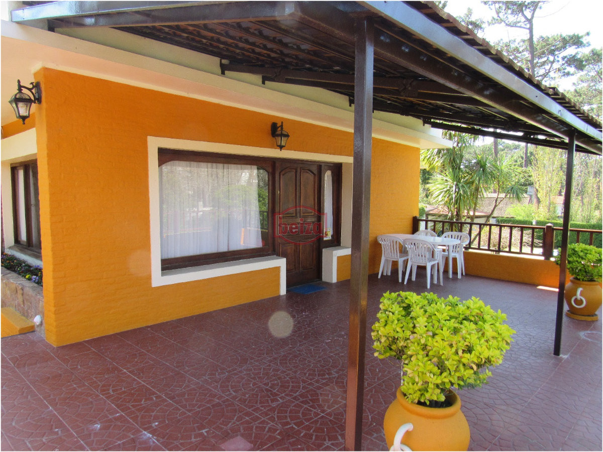 Casa ID.164359/Chalet-de-6-dormitorios-en-pda-10-de-playa-mansa - Casa en Punta del Este, Roosevelt