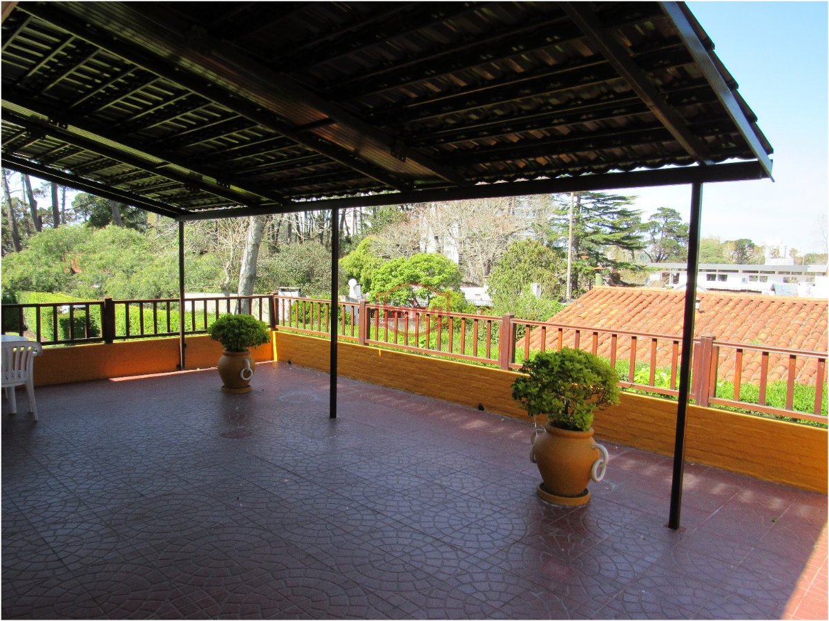 Casa ID.164359/Chalet-de-6-dormitorios-en-pda-10-de-playa-mansa - Casa en Punta del Este, Roosevelt