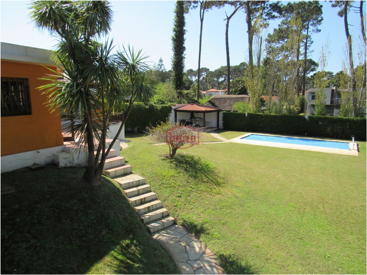 Casa ID.164359/Chalet-de-6-dormitorios-en-pda-10-de-playa-mansa - Casa en Punta del Este, Roosevelt