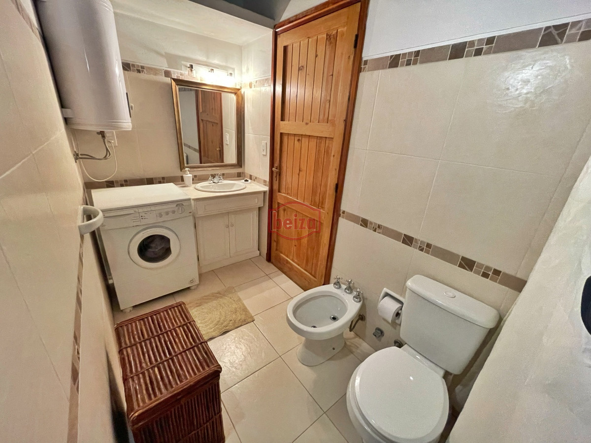 Casa ID.165951/Casa-en-alquiler-temporario-Playa-Mansa-4-dormitorios - Casa en Pinares, 3 dormitorios *