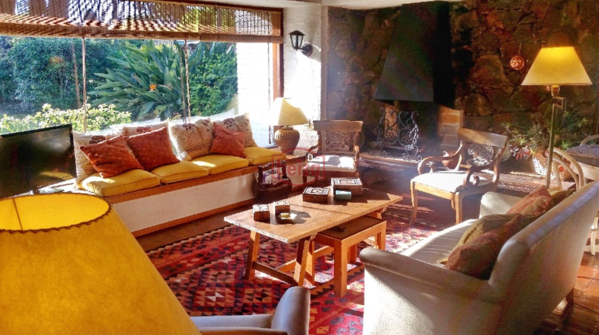 Casa ID.165951/Casa-en-alquiler-temporario-Playa-Mansa-4-dormitorios - Casa en Pinares, 3 dormitorios *