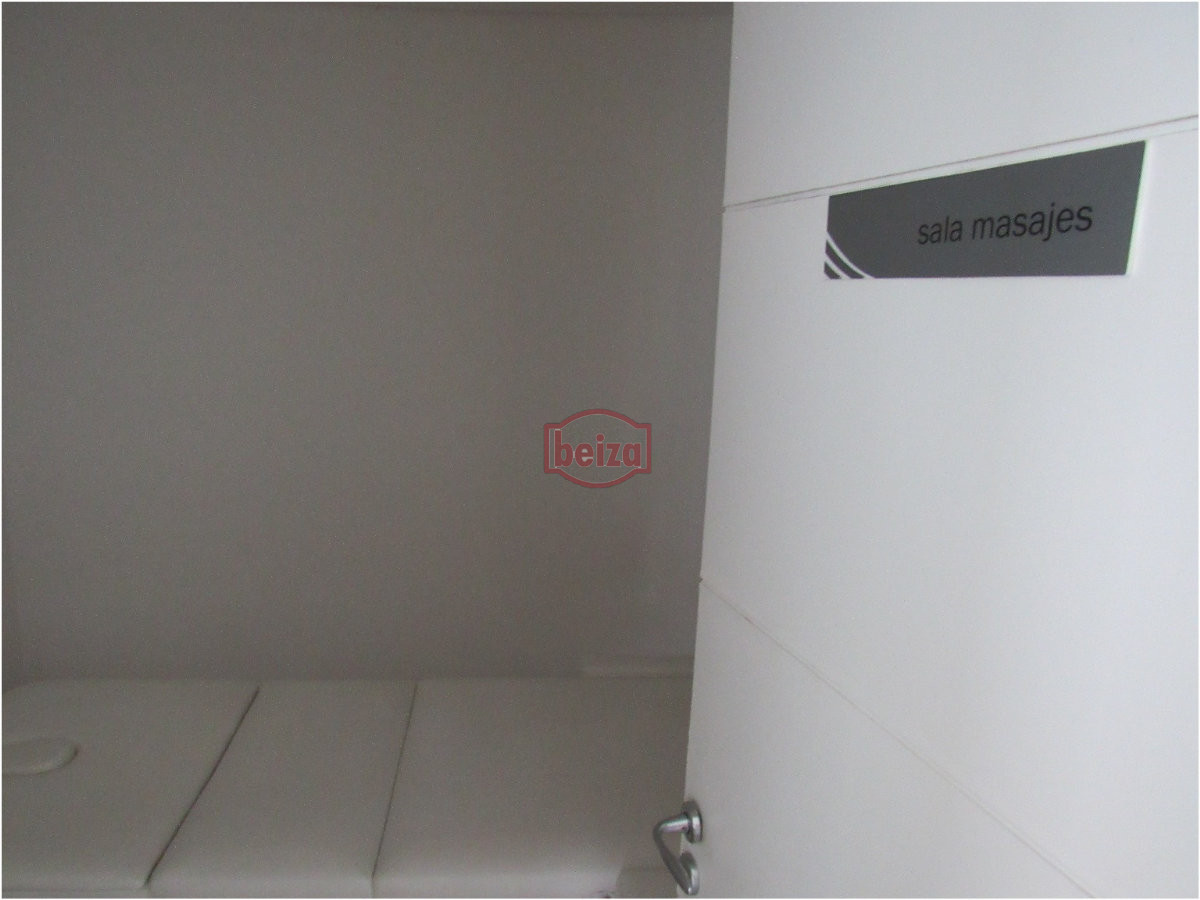 Apartamento ID.166399/Alquiler-de-apartamento-de-3-dormitorios-y-dependencia-en-Punta-del-Este - Excelente ubicacion , a 2 cuadras mar