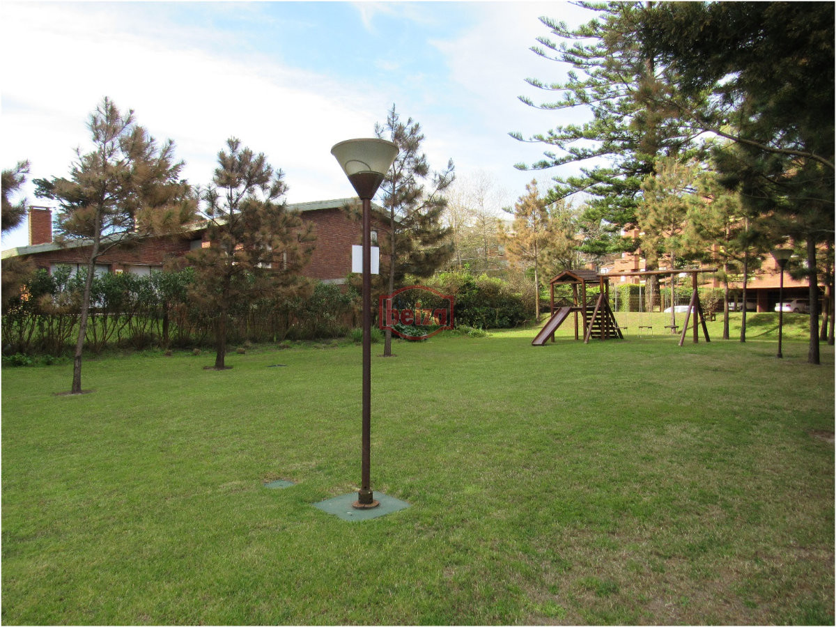Apartamento ID.166399/Alquiler-de-apartamento-de-3-dormitorios-y-dependencia-en-Punta-del-Este - Excelente ubicacion , a 2 cuadras mar