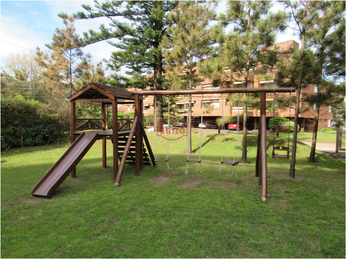 Apartamento ID.166399/Alquiler-de-apartamento-de-3-dormitorios-y-dependencia-en-Punta-del-Este - Excelente ubicacion , a 2 cuadras mar