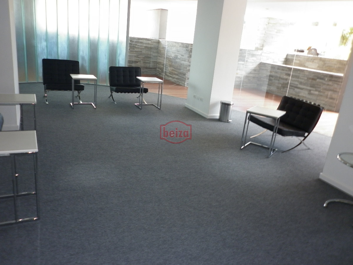 Apartamento ID.166399/Alquiler-de-apartamento-de-3-dormitorios-y-dependencia-en-Punta-del-Este - Excelente ubicacion , a 2 cuadras mar