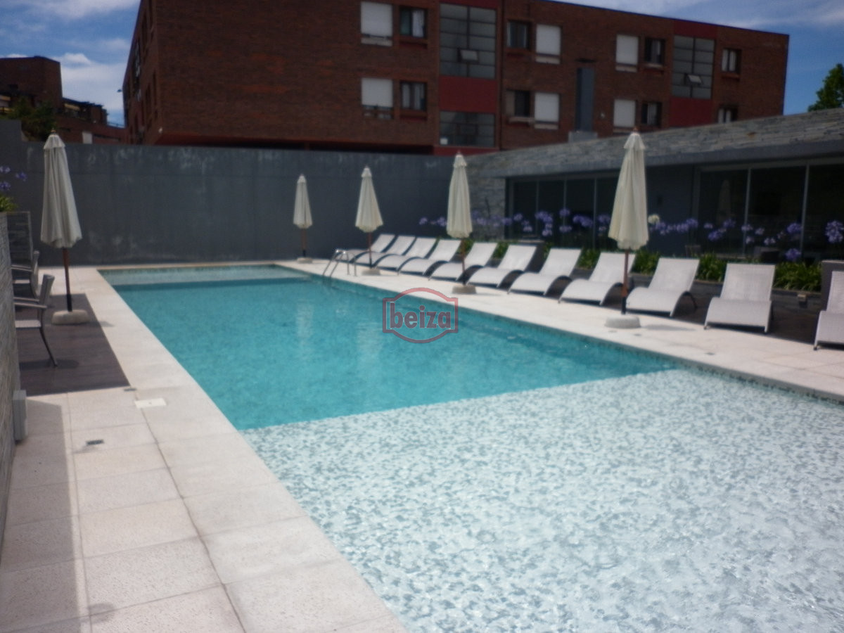 Apartamento ID.166399/Alquiler-de-apartamento-de-3-dormitorios-y-dependencia-en-Punta-del-Este - Excelente ubicacion , a 2 cuadras mar