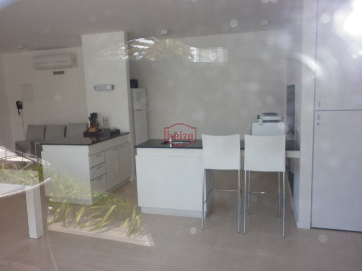 Apartamento ID.166399/Alquiler-de-apartamento-de-3-dormitorios-y-dependencia-en-Punta-del-Este - Excelente ubicacion , a 2 cuadras mar