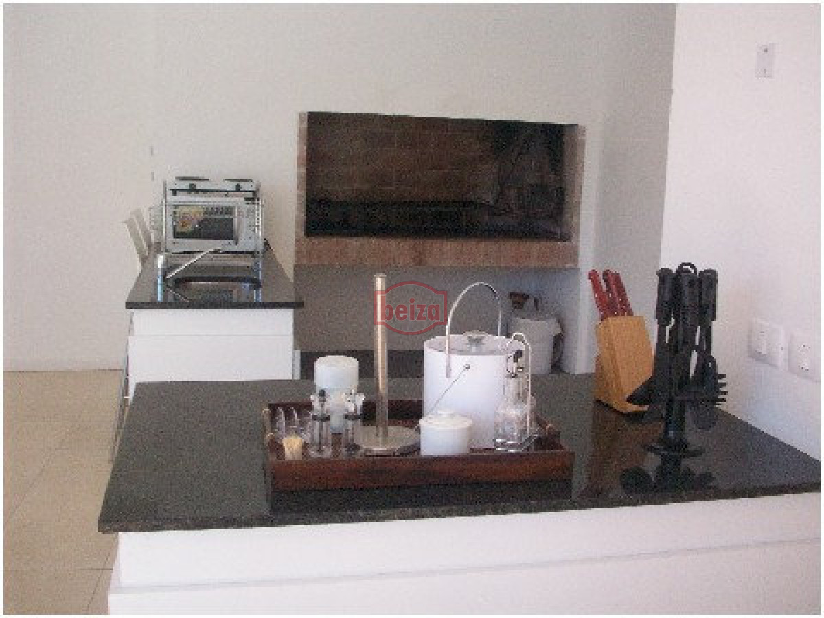 Apartamento ID.166399/Alquiler-de-apartamento-de-3-dormitorios-y-dependencia-en-Punta-del-Este - Excelente ubicacion , a 2 cuadras mar