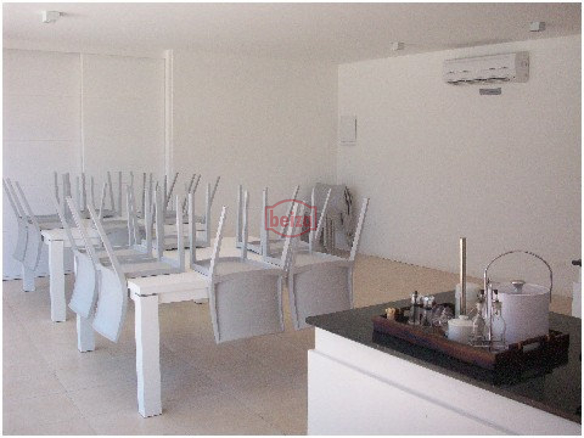 Apartamento ID.166399/Alquiler-de-apartamento-de-3-dormitorios-y-dependencia-en-Punta-del-Este - Excelente ubicacion , a 2 cuadras mar