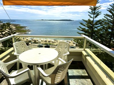 VENTA DE APARTAMENTO DE 3 DORMITORIOS EN EDIFICIO MALECON PUNTA DEL ESTE 