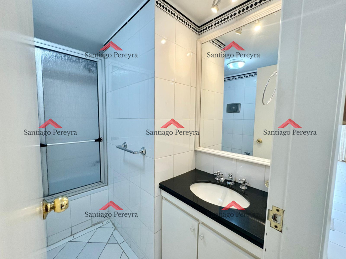 Apartamento ID.16892 - Apartamento en Venta de Cuatro Dormitorios y Dependencia 