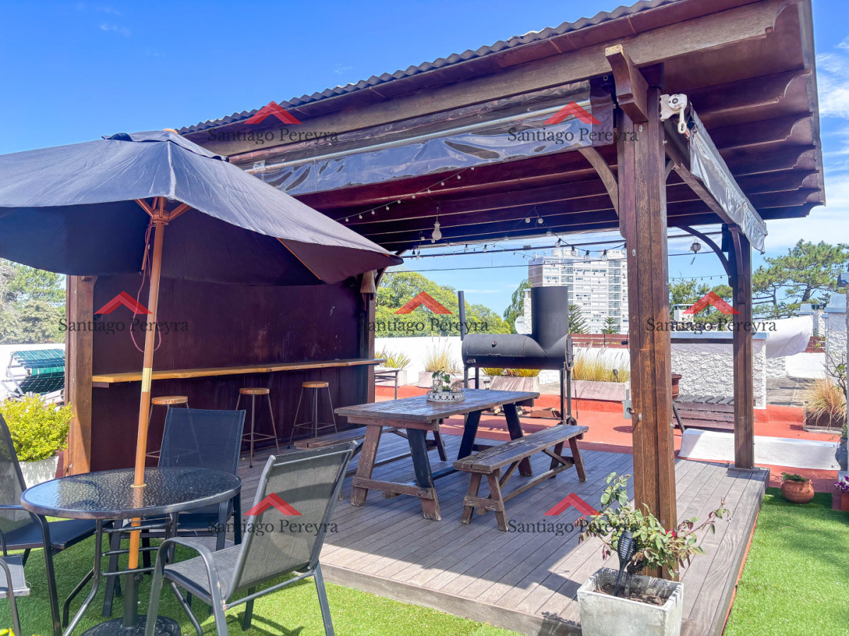 Apartamento ID.6982 - Pent House a una cuadra de la playa mansa con barbacoa propia y tres cocheras 