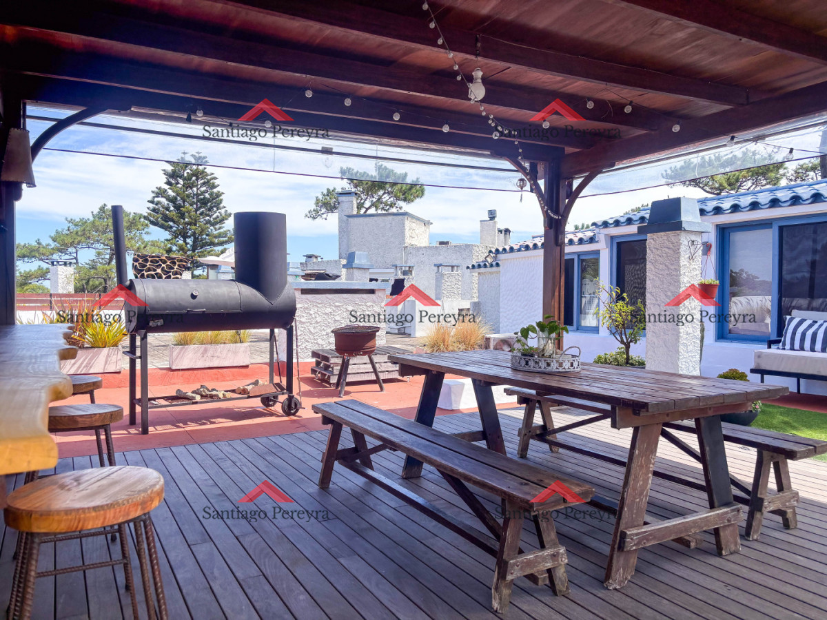 Apartamento ID.6982 - Pent House a una cuadra de la playa mansa con barbacoa propia y tres cocheras 