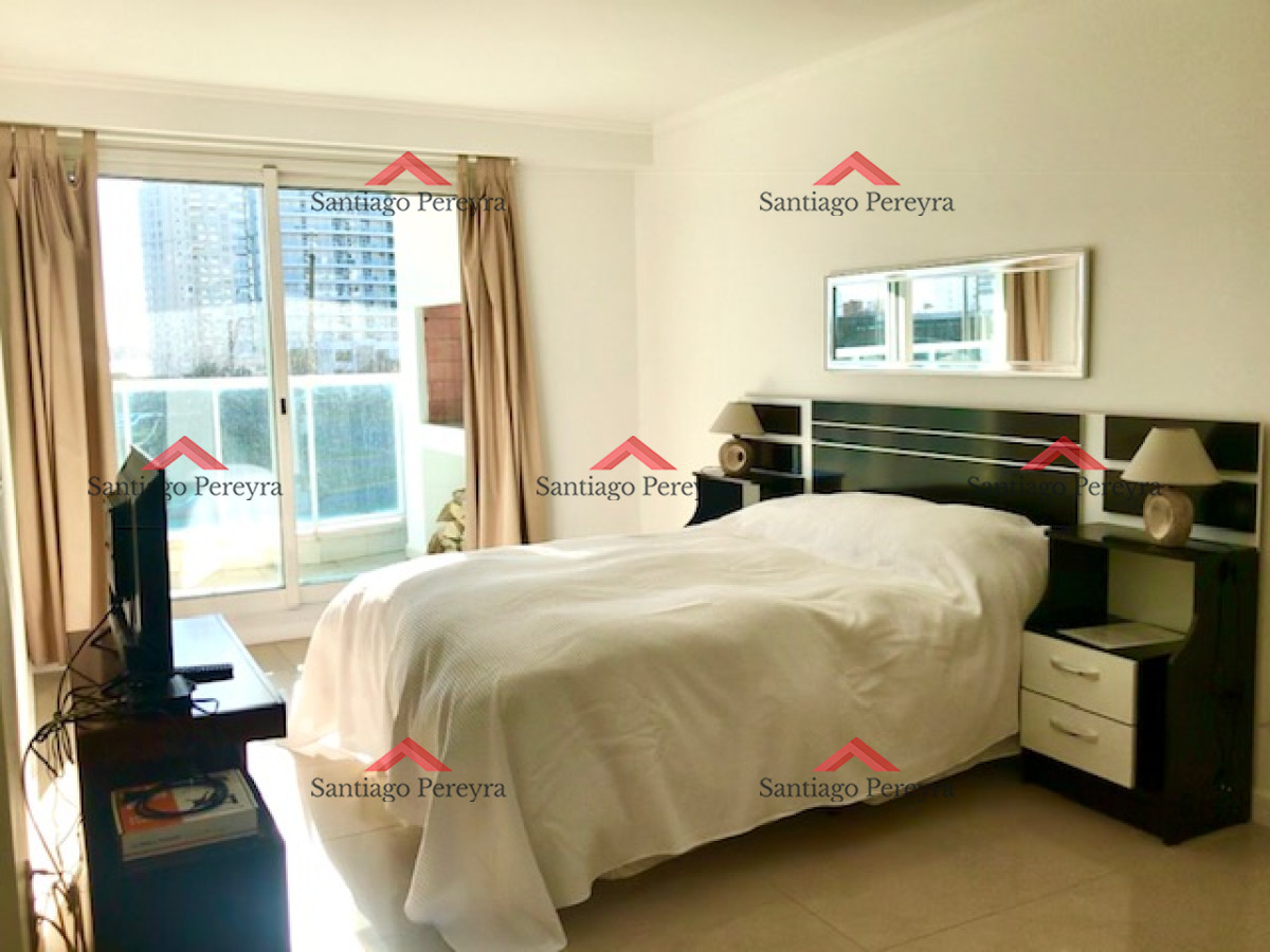 Apartamento ID.9309 - Apartamento en Alquiler a una cuadra del mar (Playa Mansa)  en torre nueva, con todos y excelentes servicios .
