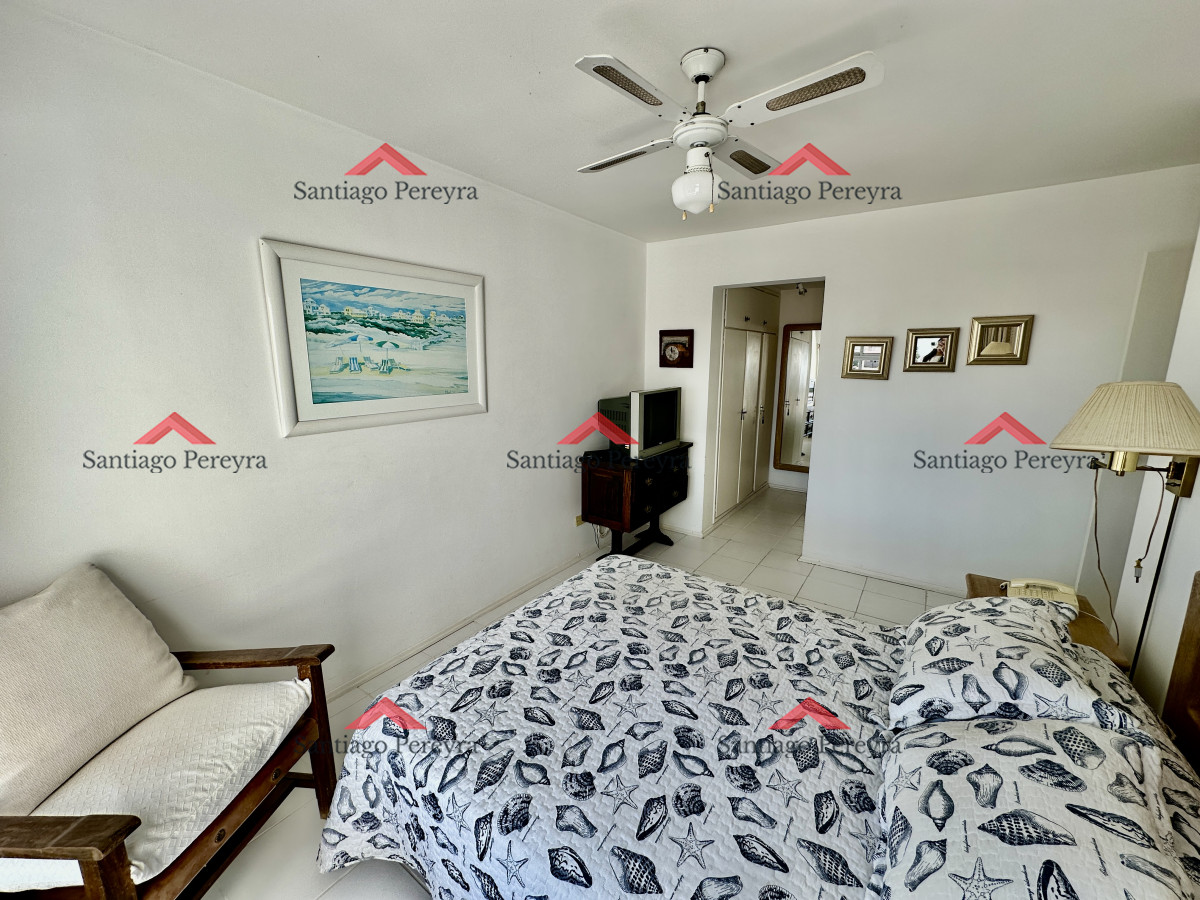 Apartamento ID.1616 - Apartamento de dos dormitorios con vista a playa mansa en venta