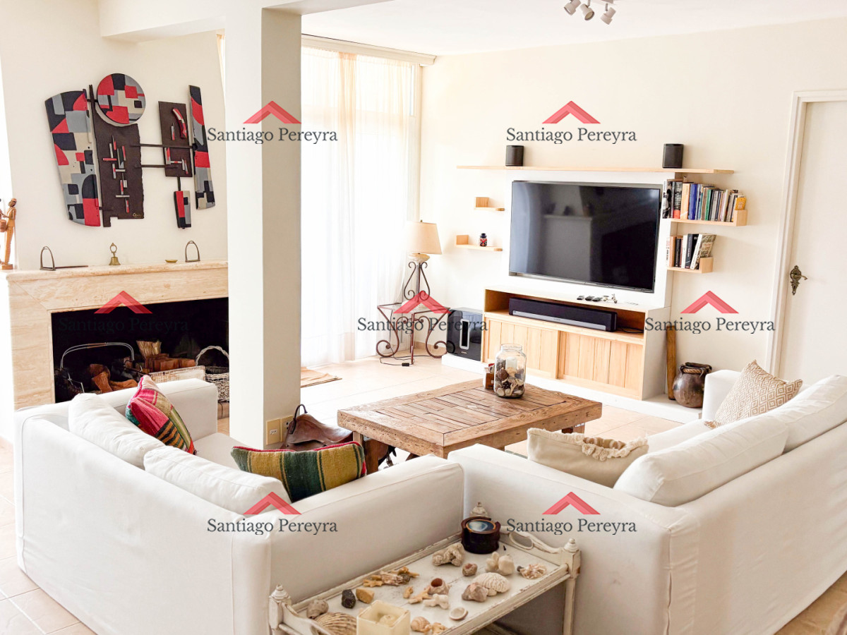 Apartamento ID.6982 - Pent House a una cuadra de la playa mansa con barbacoa propia y tres cocheras 