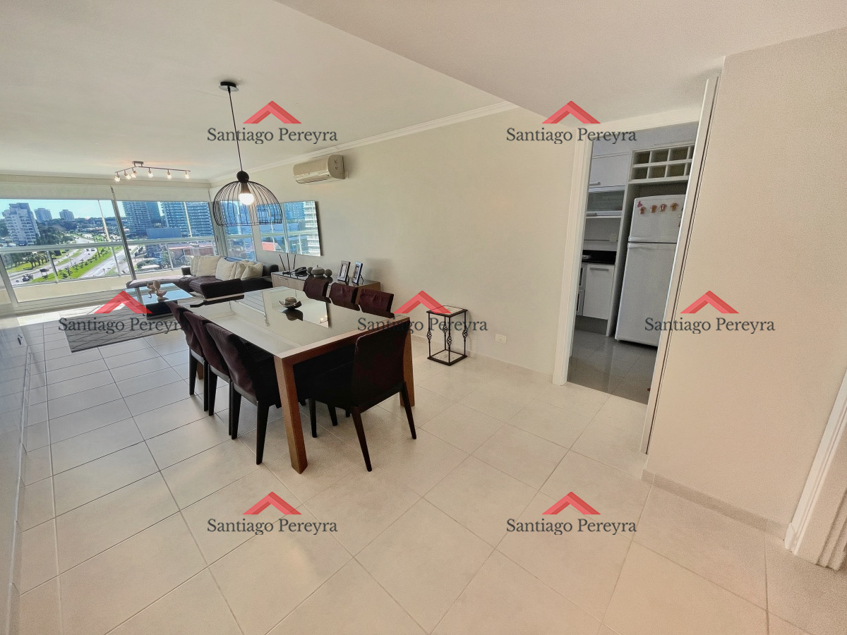 Apartamento ID.3082 - Amplio apartamento en venta, 3 dormitorios y dependencia, terraza con parrillero cerrada, excelentes amenities, zona Conrad a metros de playa mansa