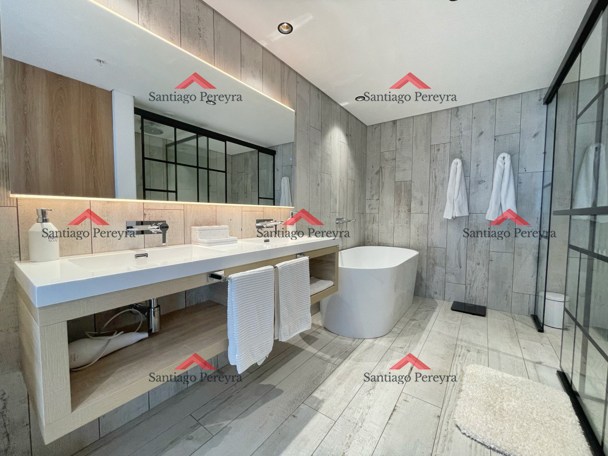 Apartamento ID.14389 - En alquiler, inigualable vista, 3 dormitorios en suite con amplia terraza, moderno, amplio y con todos los servicios, a pasos del mar