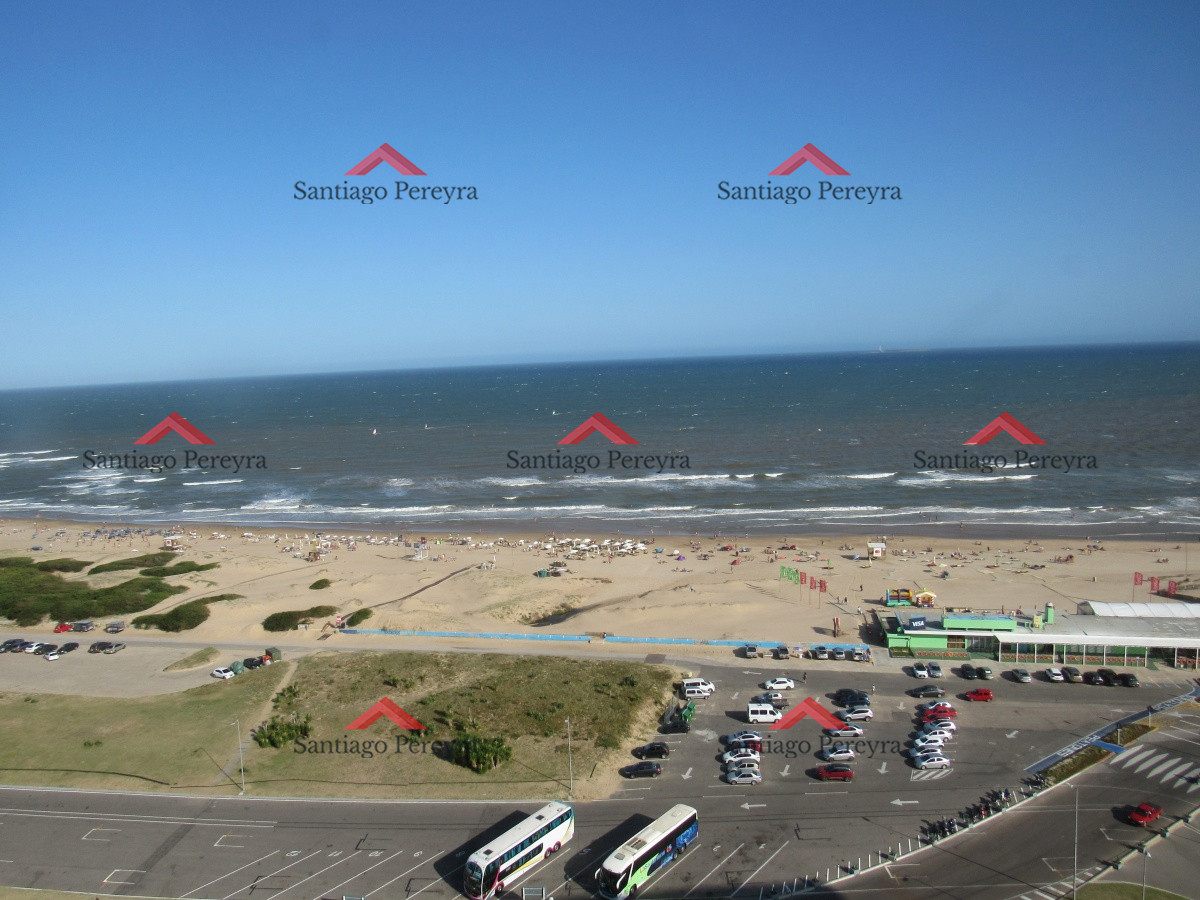 Apartamento ID.3300 - Espectacular Pent House primera linea de lujo en venta, piscina propia, 5 garages, barbacoa