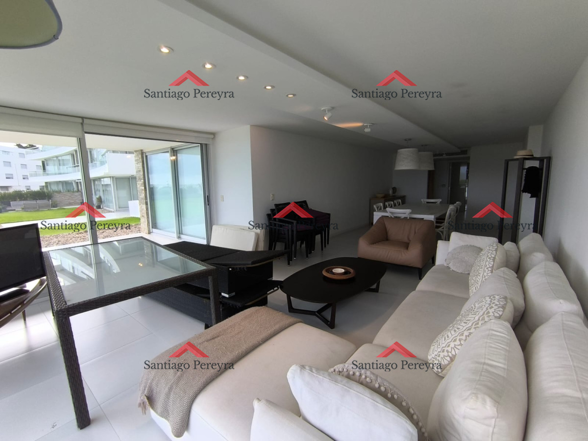 Apartamento de 3 Dormitorios Vista al Mar. Playa Mansa - GoPunta - Portal Inmobiliario de Punta del Este - Maldonado