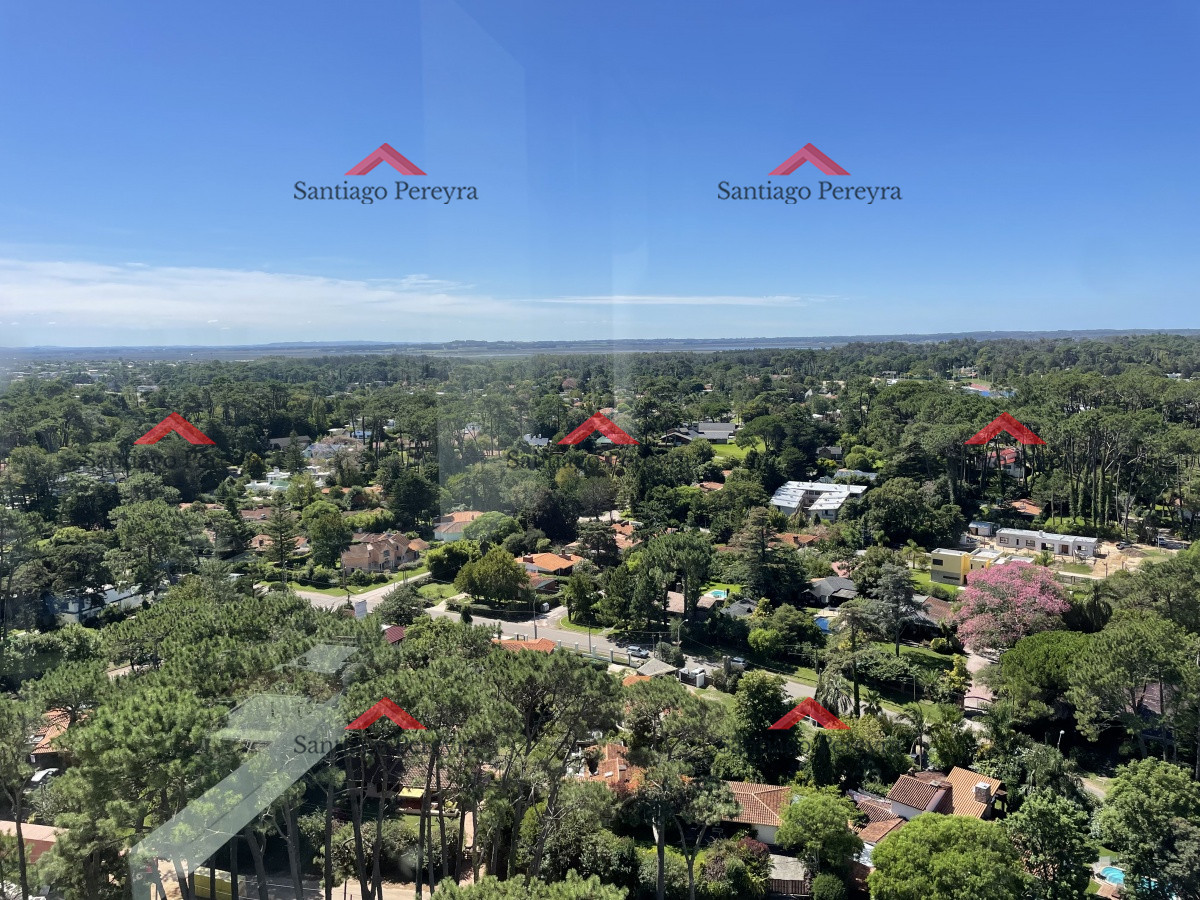 Apartamento ID.14018 - Penthouse con hermosa vista en venta, 3 dormitorios, cocina definida y lavadero, excelentes amenities y vista a amplia a la mansa