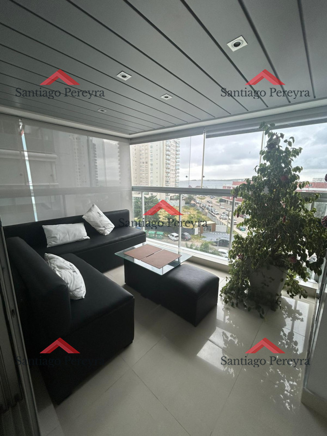 Apartamento ID.15862 - Apartamento de 2 dormitorios en torre de categoría a 1 cuadra de Playa Mansa
