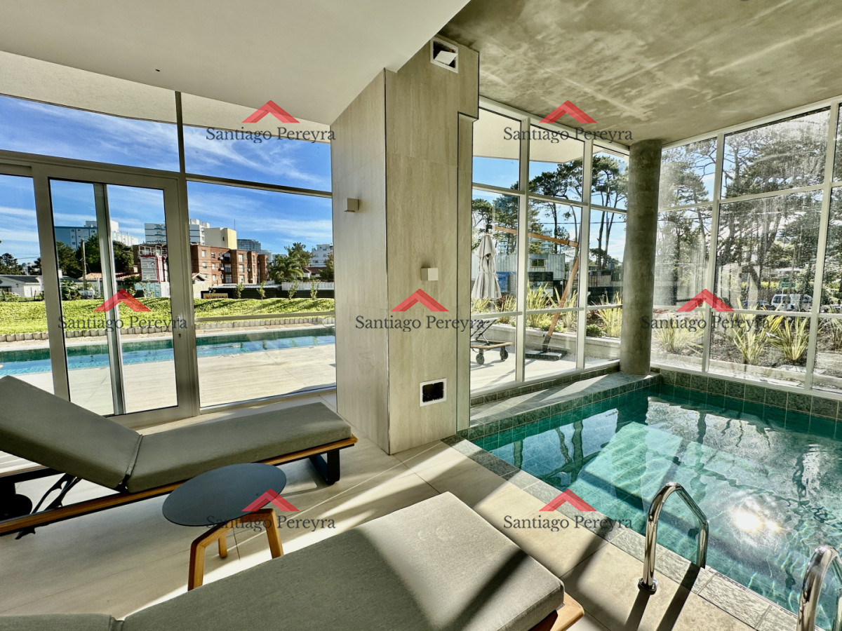 Apartamento ID.17032 - Dos dormitorios y dos baños en venta, zona Shopping Punta