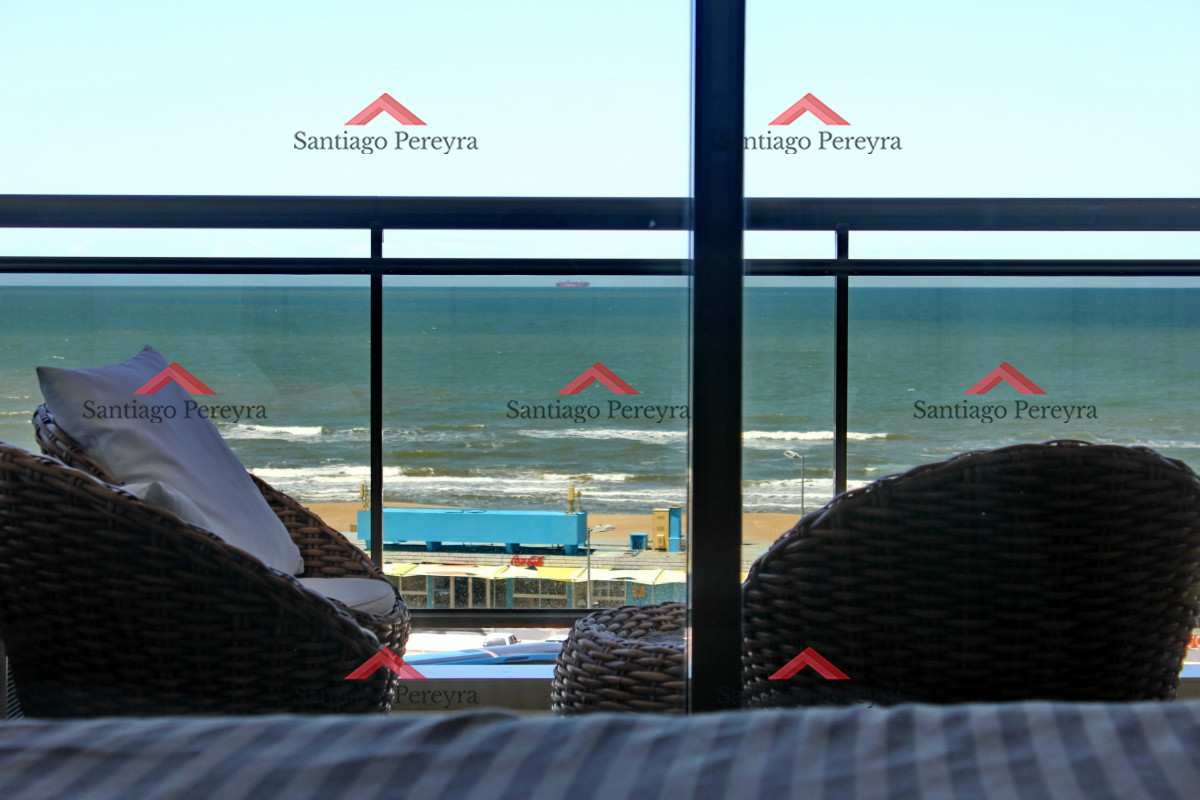 Apartamento ID.11438 - Apartamento de 3 dormitorios, primera linea frente al mar, en alquiler y venta, Punta del Este