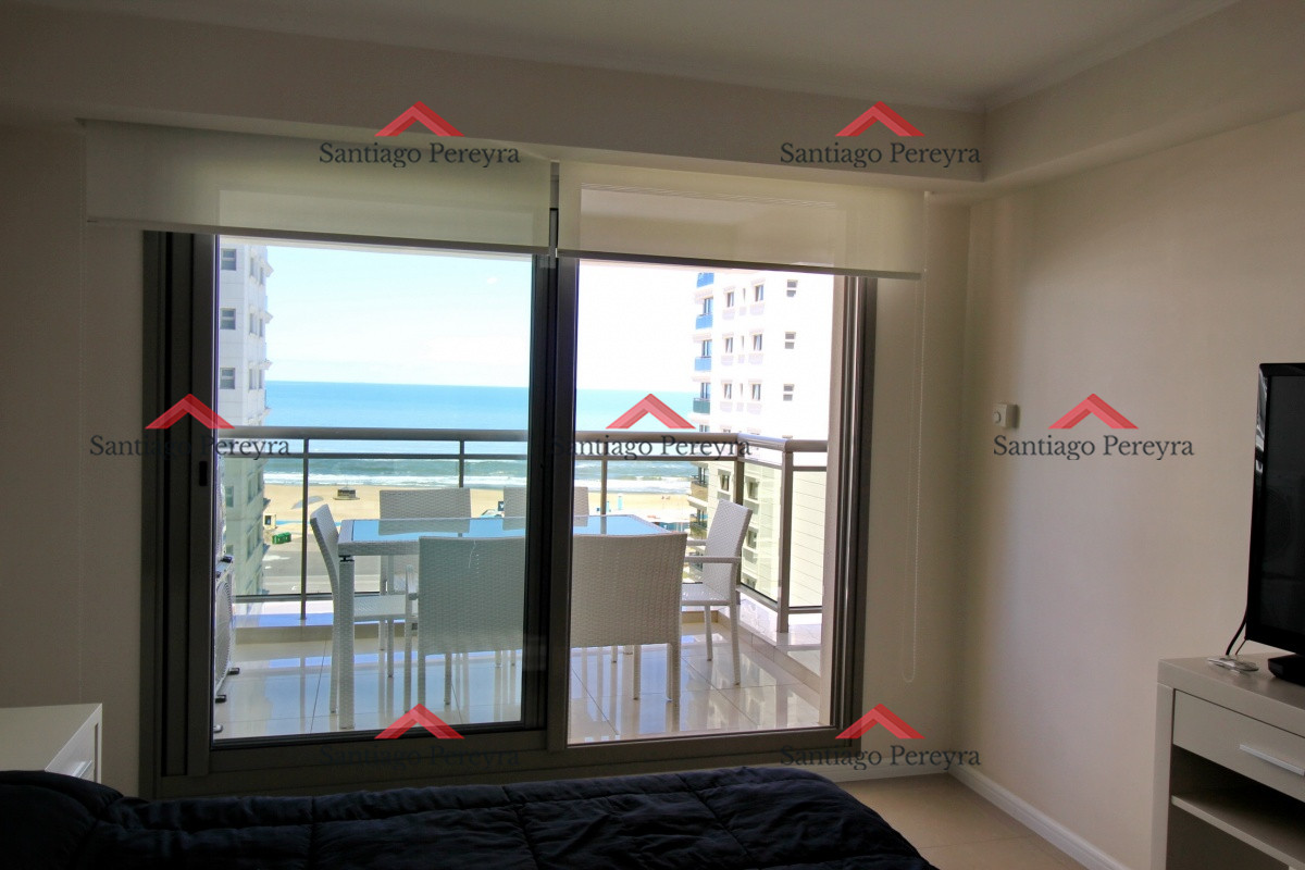 Apartamento ID.11444 - Apartamento de 3 dormitorios, primera linea frente al mar, en alquiler y venta, Punta del Este