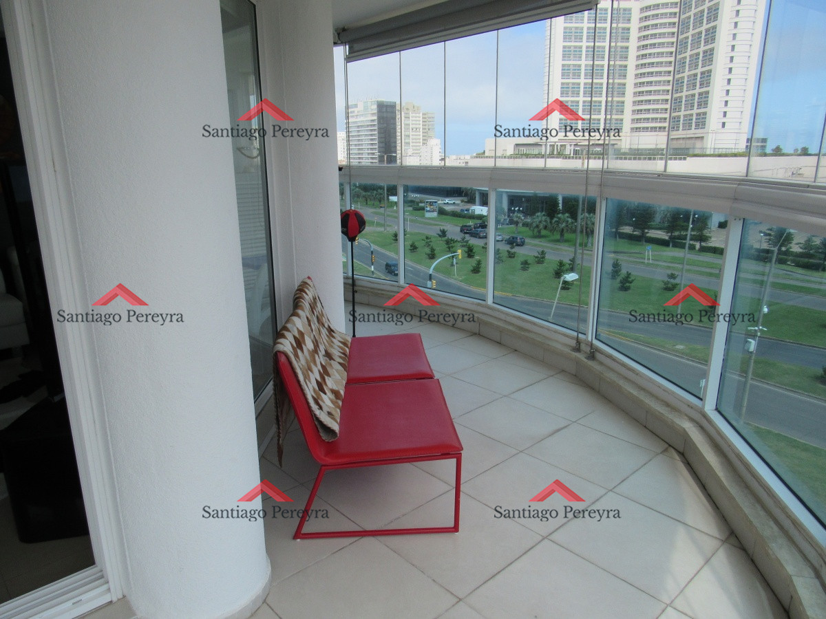 Apartamento ID.6276 - Amplia planta con vista al mar en edificio de primera categoría