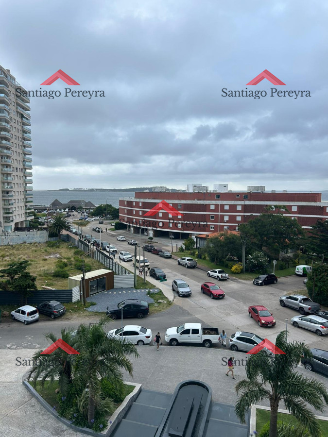 Apartamento ID.15862 - Apartamento de 2 dormitorios en torre de categoría a 1 cuadra de Playa Mansa
