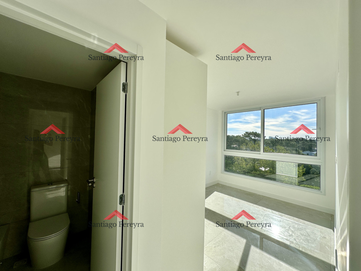 Apartamento ID.17032 - Dos dormitorios y dos baños en venta, zona Shopping Punta