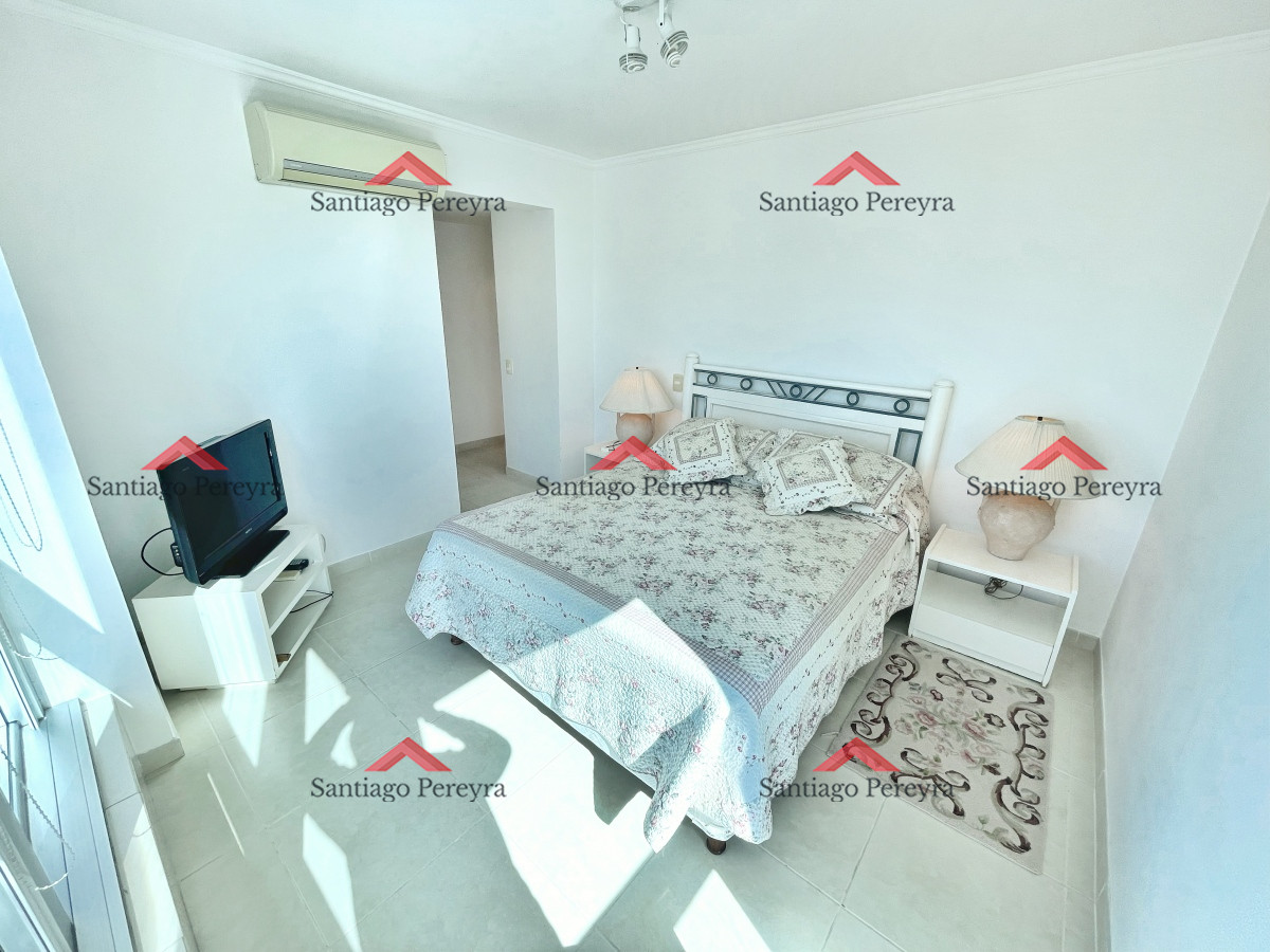 Apartamento ID.3082 - Amplio apartamento en venta, 3 dormitorios y dependencia, terraza con parrillero cerrada, excelentes amenities, zona Conrad a metros de playa mansa