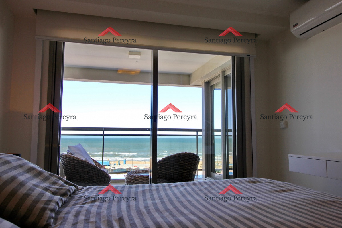 Apartamento ID.11438 - Apartamento de 3 dormitorios, primera linea frente al mar, en alquiler y venta, Punta del Este