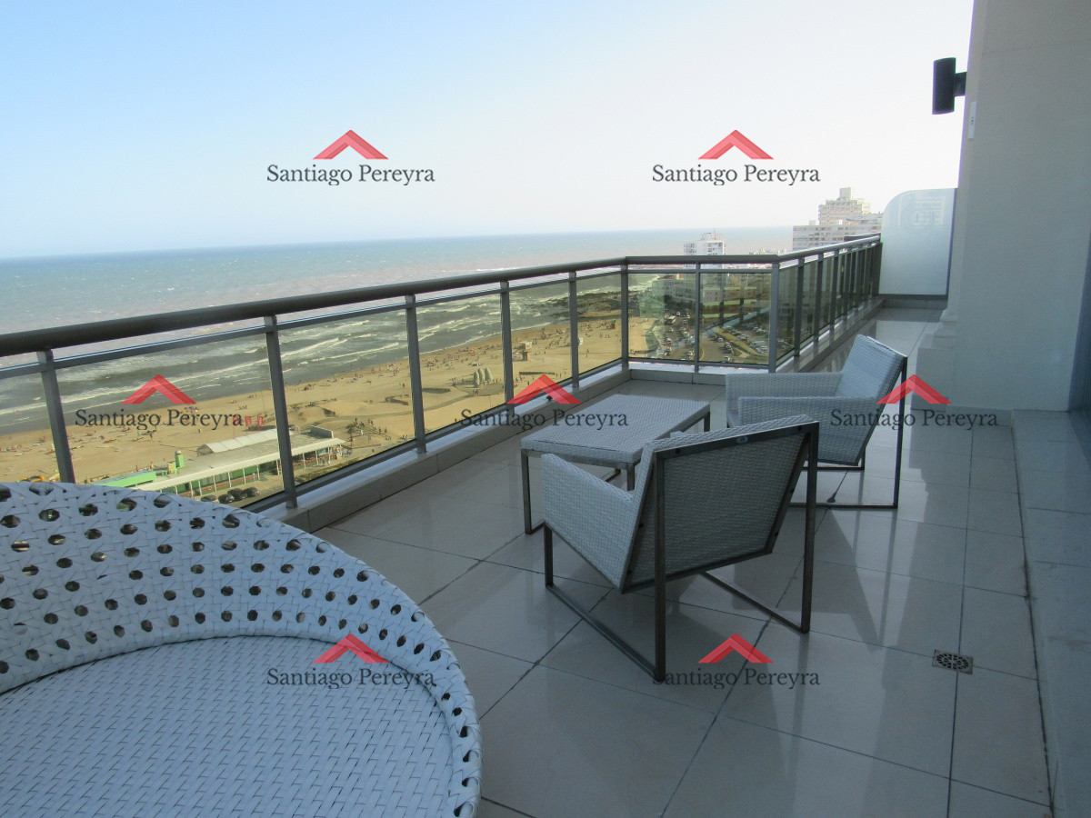 Apartamento ID.3300 - Espectacular Pent House primera linea de lujo en venta, piscina propia, 5 garages, barbacoa