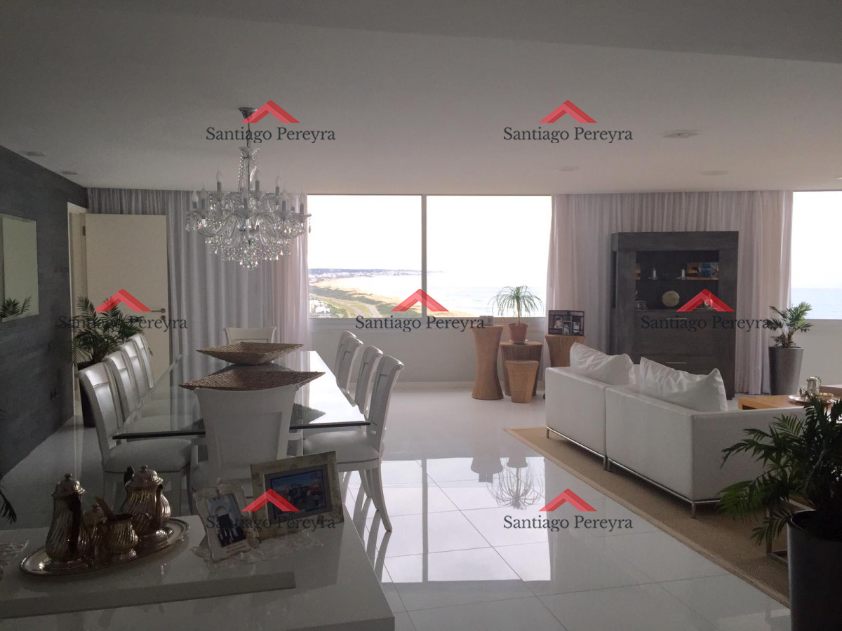 Apartamento ID.11509 - Apartamento de lujo frente al mar, piso alto, 4 dormitorios en alquiler.