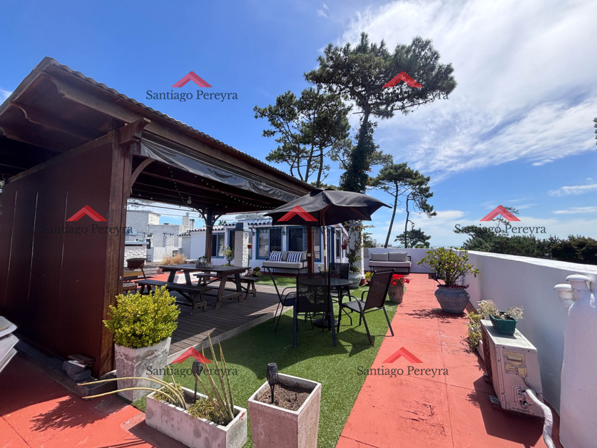 Apartamento ID.6982 - Pent House a una cuadra de la playa mansa con barbacoa propia y tres cocheras 