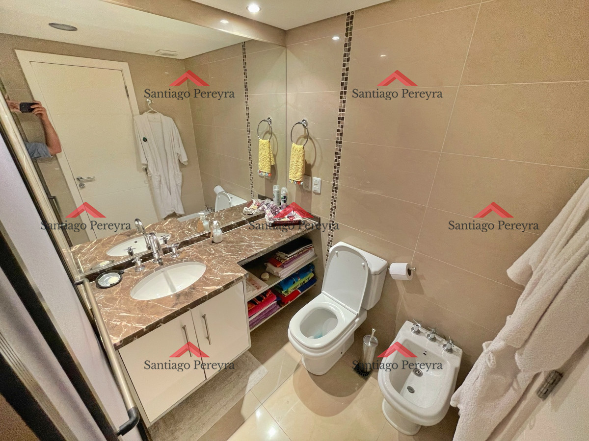 Apartamento ID.13808 - Se alquila moderno apartamento 2 dormitorios 3 baños con lavadero y parrillero propio, excelentes amenities y servicio de playa