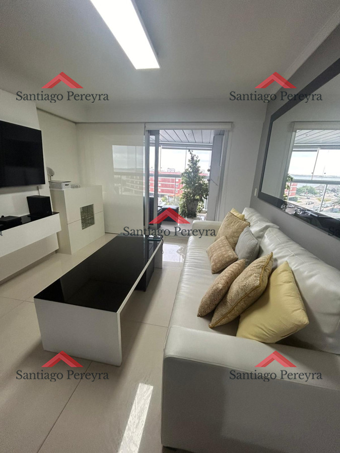 Apartamento ID.15862 - Apartamento de 2 dormitorios en torre de categoría a 1 cuadra de Playa Mansa