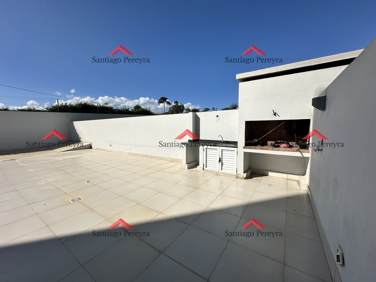 Apartamento ID.15750 - Hermoso apartamento con amplia terraza propia y patio propio