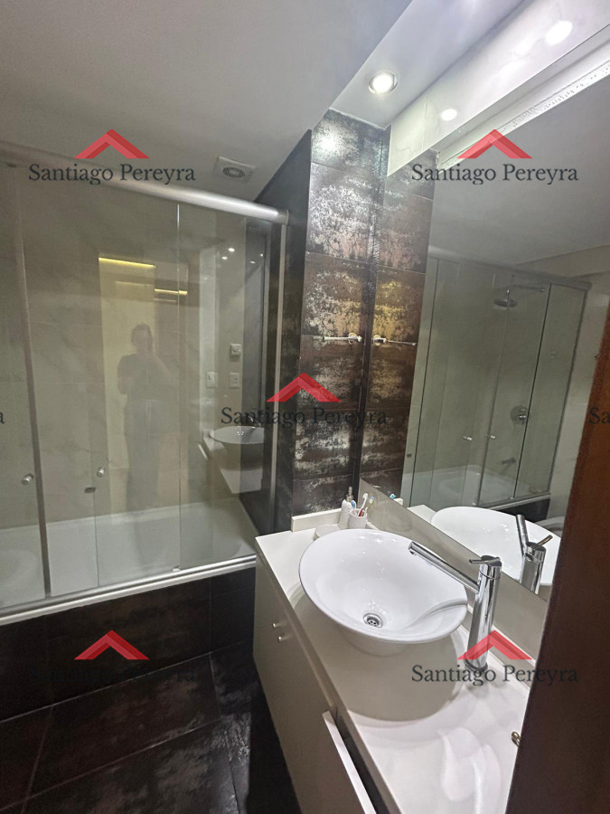 Apartamento ID.15862 - Apartamento de 2 dormitorios en torre de categoría a 1 cuadra de Playa Mansa
