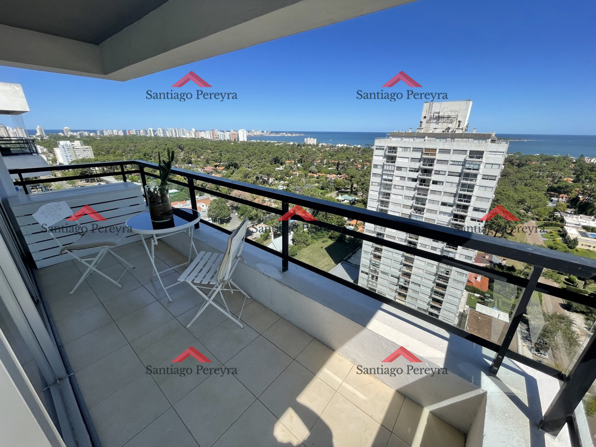 Apartamento ID.14018 - Penthouse con hermosa vista en venta, 3 dormitorios, cocina definida y lavadero, excelentes amenities y vista a amplia a la mansa