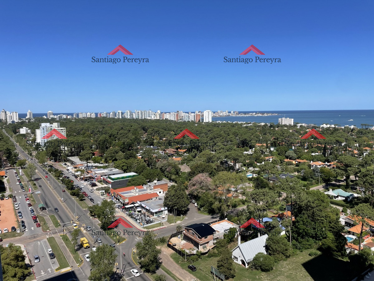 Apartamento ID.14018 - Penthouse con hermosa vista en venta, 3 dormitorios, cocina definida y lavadero, excelentes amenities y vista a amplia a la mansa
