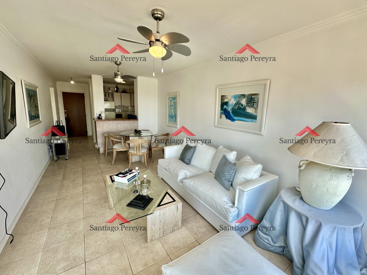 Apartamento ID.1616 - Apartamento de dos dormitorios con vista a playa mansa en venta