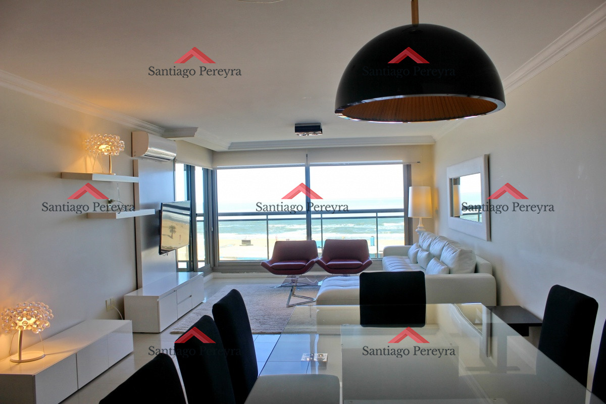 Apartamento ID.11438 - Apartamento de 3 dormitorios, primera linea frente al mar, en alquiler y venta, Punta del Este