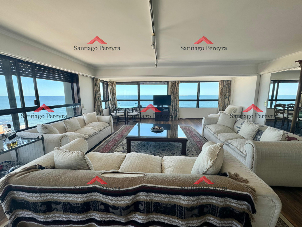 Apartamento ID.16892 - Apartamento en Venta de Cuatro Dormitorios y Dependencia 